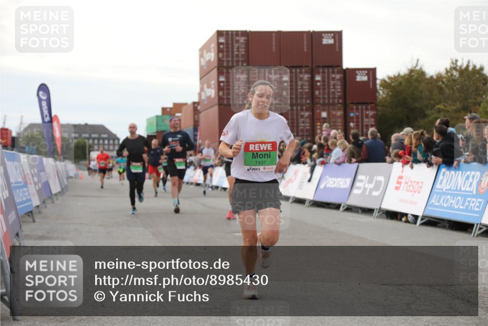 03.10.2025 - Köhlbrandbrückenlauf Yannick Fuchs http://msf.ph/oto/8985430 03.10.2025 16:10:11 Ziel 7139, 7421, 7437, 7528, 7764, 8932, 8989, 9323, 9347, 9348, 9349, 9458 meine-sportfotos.de