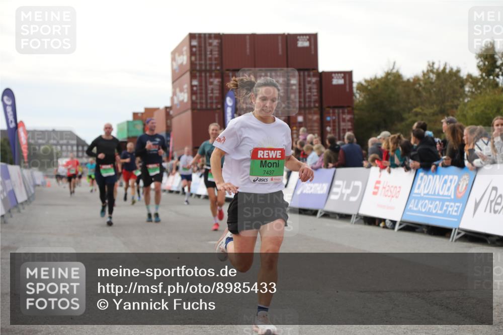 03.10.2025 - Köhlbrandbrückenlauf Yannick Fuchs http://msf.ph/oto/8985433 03.10.2025 16:10:11 Ziel 7139, 7421, 7437, 7528, 7764, 8932, 8989, 9323, 9347, 9348, 9349, 9458 meine-sportfotos.de