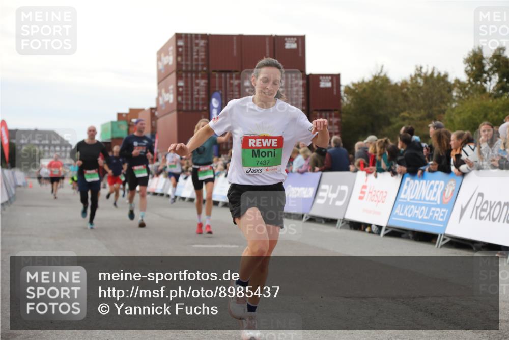03.10.2025 - Köhlbrandbrückenlauf Yannick Fuchs http://msf.ph/oto/8985437 03.10.2025 16:10:12 Ziel 7139, 7421, 7437, 7764, 8932, 8989, 9347, 9348, 9349, 9458 meine-sportfotos.de