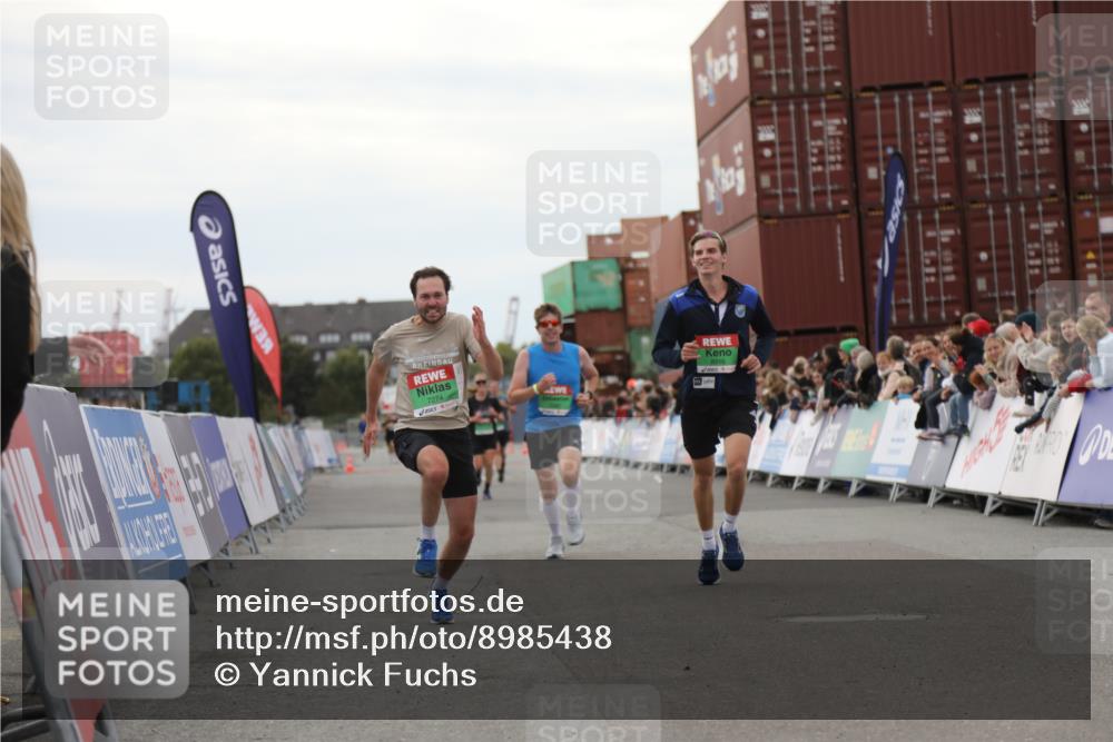 03.10.2025 - Köhlbrandbrückenlauf Yannick Fuchs http://msf.ph/oto/8985438 03.10.2025 15:57:43 Ziel 7082, 7274, 7570, 8916 meine-sportfotos.de
