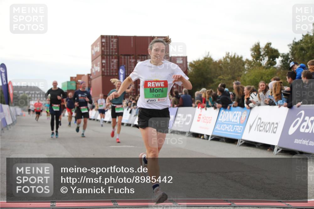 03.10.2025 - Köhlbrandbrückenlauf Yannick Fuchs http://msf.ph/oto/8985442 03.10.2025 16:10:12 Ziel 7139, 7421, 7437, 7764, 8932, 8989, 9347, 9348, 9349, 9458 meine-sportfotos.de