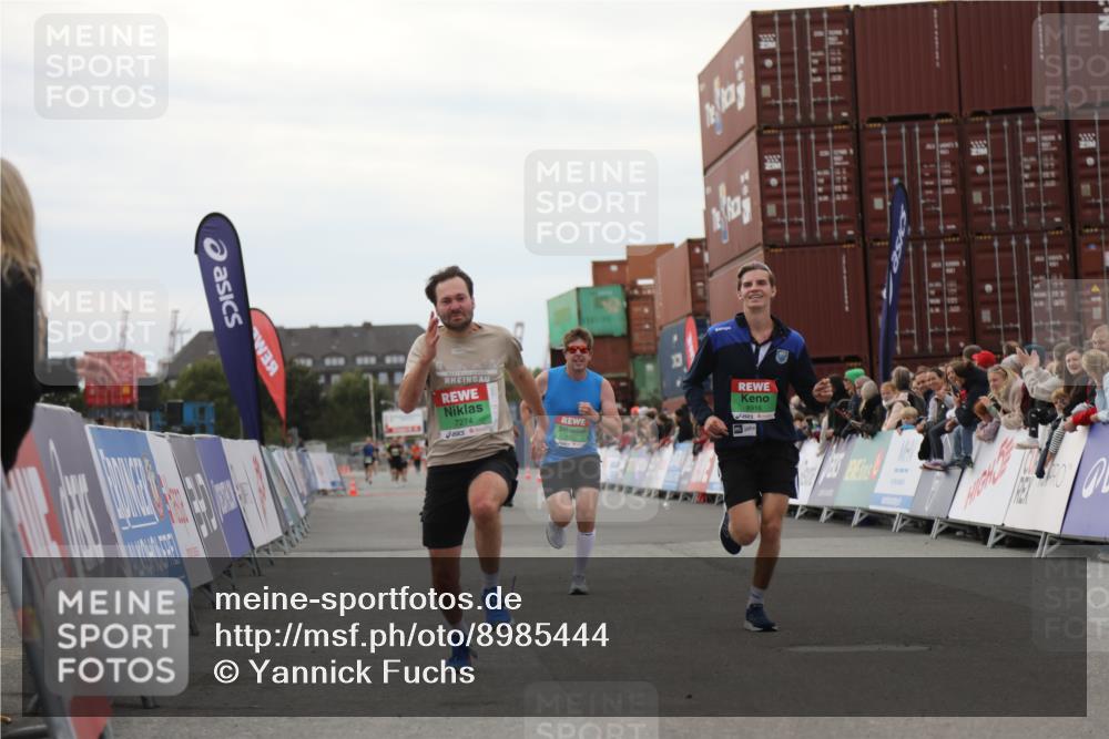 03.10.2025 - Köhlbrandbrückenlauf Yannick Fuchs http://msf.ph/oto/8985444 03.10.2025 15:57:43 Ziel 7082, 7274, 7570, 8916 meine-sportfotos.de