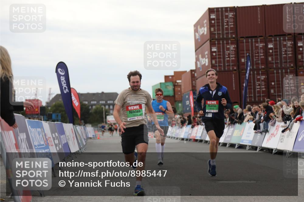 03.10.2025 - Köhlbrandbrückenlauf Yannick Fuchs http://msf.ph/oto/8985447 03.10.2025 15:57:44 Ziel 7082, 7127, 7274, 7570, 8916 meine-sportfotos.de