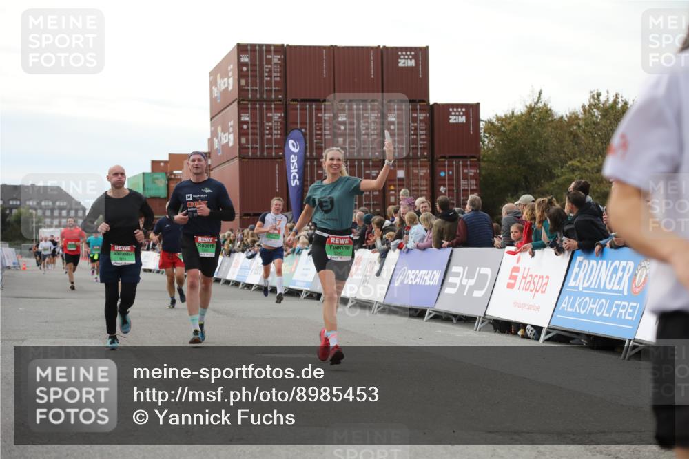 03.10.2025 - Köhlbrandbrückenlauf Yannick Fuchs http://msf.ph/oto/8985453 03.10.2025 16:10:13 Ziel 7139, 7217, 7421, 7437, 7764, 8932, 8989, 9347, 9348, 9349, 9458 meine-sportfotos.de