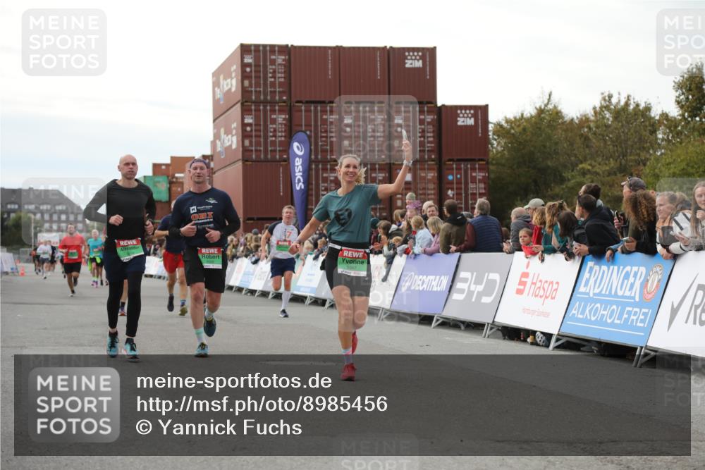 03.10.2025 - Köhlbrandbrückenlauf Yannick Fuchs http://msf.ph/oto/8985456 03.10.2025 16:10:13 Ziel 7139, 7217, 7421, 7437, 7764, 8932, 8989, 9347, 9348, 9349, 9458 meine-sportfotos.de