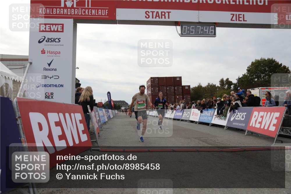 03.10.2025 - Köhlbrandbrückenlauf Yannick Fuchs http://msf.ph/oto/8985458 03.10.2025 15:57:44 Ziel 7082, 7127, 7274, 7570, 8916 meine-sportfotos.de