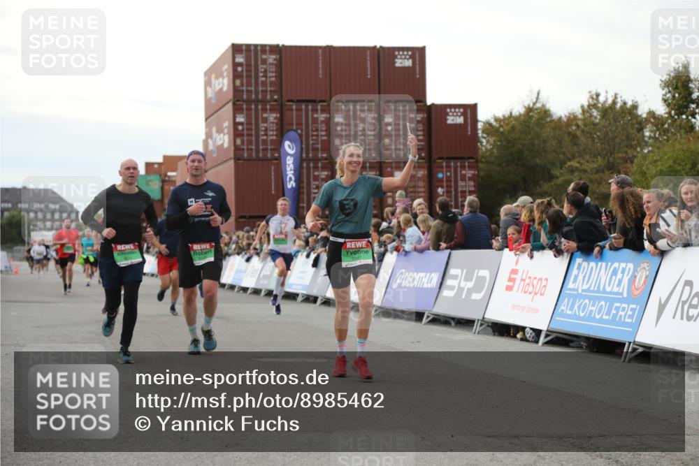 03.10.2025 - Köhlbrandbrückenlauf Yannick Fuchs http://msf.ph/oto/8985462 03.10.2025 16:10:13 Ziel 7139, 7217, 7421, 7437, 7764, 8932, 8989, 9347, 9348, 9349, 9458 meine-sportfotos.de