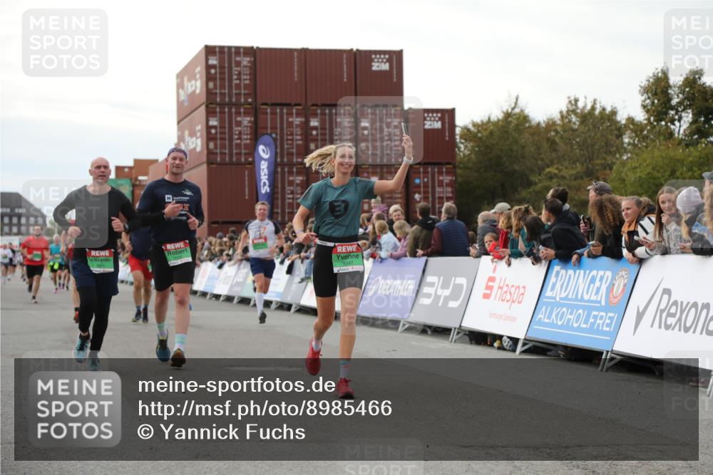 03.10.2025 - Köhlbrandbrückenlauf Yannick Fuchs http://msf.ph/oto/8985466 03.10.2025 16:10:13 Ziel 7139, 7217, 7421, 7437, 7764, 8932, 8989, 9347, 9348, 9349, 9458 meine-sportfotos.de