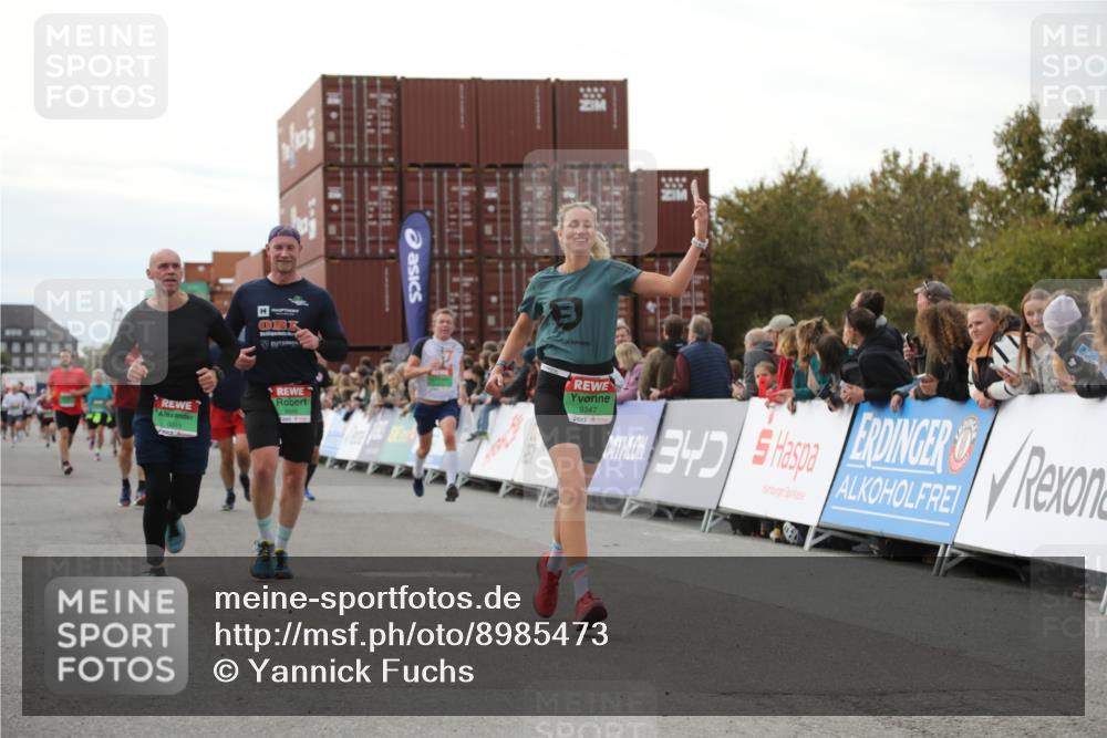 03.10.2025 - Köhlbrandbrückenlauf Yannick Fuchs http://msf.ph/oto/8985473 03.10.2025 16:10:13 Ziel 7139, 7217, 7421, 7437, 7764, 8932, 8989, 9347, 9348, 9349, 9458 meine-sportfotos.de