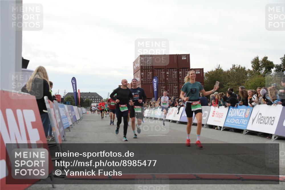 03.10.2025 - Köhlbrandbrückenlauf Yannick Fuchs http://msf.ph/oto/8985477 03.10.2025 16:10:14 Ziel 7139, 7217, 7304, 7421, 7437, 8932, 8989, 9347, 9348, 9349 meine-sportfotos.de