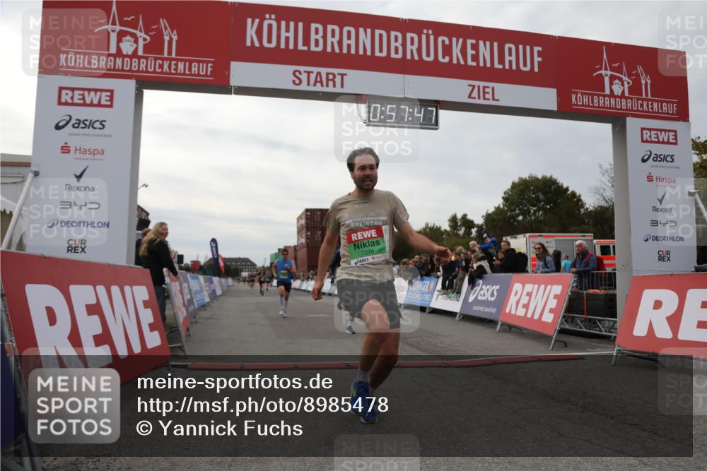 03.10.2025 - Köhlbrandbrückenlauf Yannick Fuchs http://msf.ph/oto/8985478 03.10.2025 15:57:45 Ziel 7082, 7127, 7274, 7570, 8916 meine-sportfotos.de