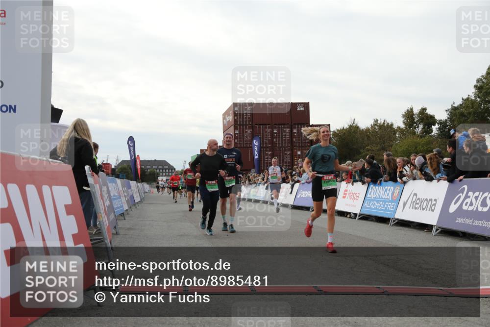 03.10.2025 - Köhlbrandbrückenlauf Yannick Fuchs http://msf.ph/oto/8985481 03.10.2025 16:10:14 Ziel 7139, 7217, 7304, 7421, 7437, 8932, 8989, 9347, 9348, 9349 meine-sportfotos.de