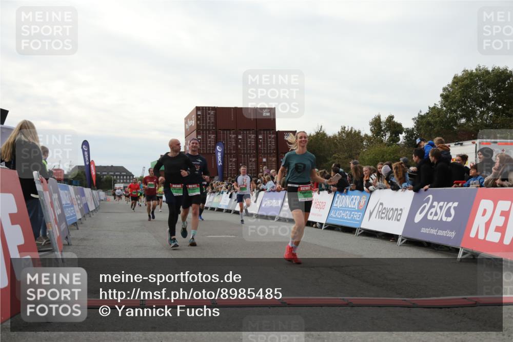 03.10.2025 - Köhlbrandbrückenlauf Yannick Fuchs http://msf.ph/oto/8985485 03.10.2025 16:10:14 Ziel 7139, 7217, 7304, 7421, 7437, 8932, 8989, 9347, 9348, 9349 meine-sportfotos.de