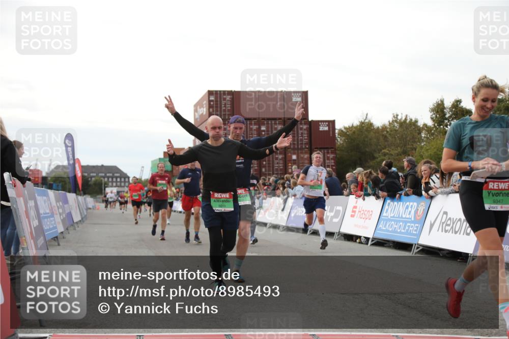 03.10.2025 - Köhlbrandbrückenlauf Yannick Fuchs http://msf.ph/oto/8985493 03.10.2025 16:10:15 Ziel 7139, 7217, 7304, 7421, 7437, 8932, 8989, 9347, 9348, 9349 meine-sportfotos.de
