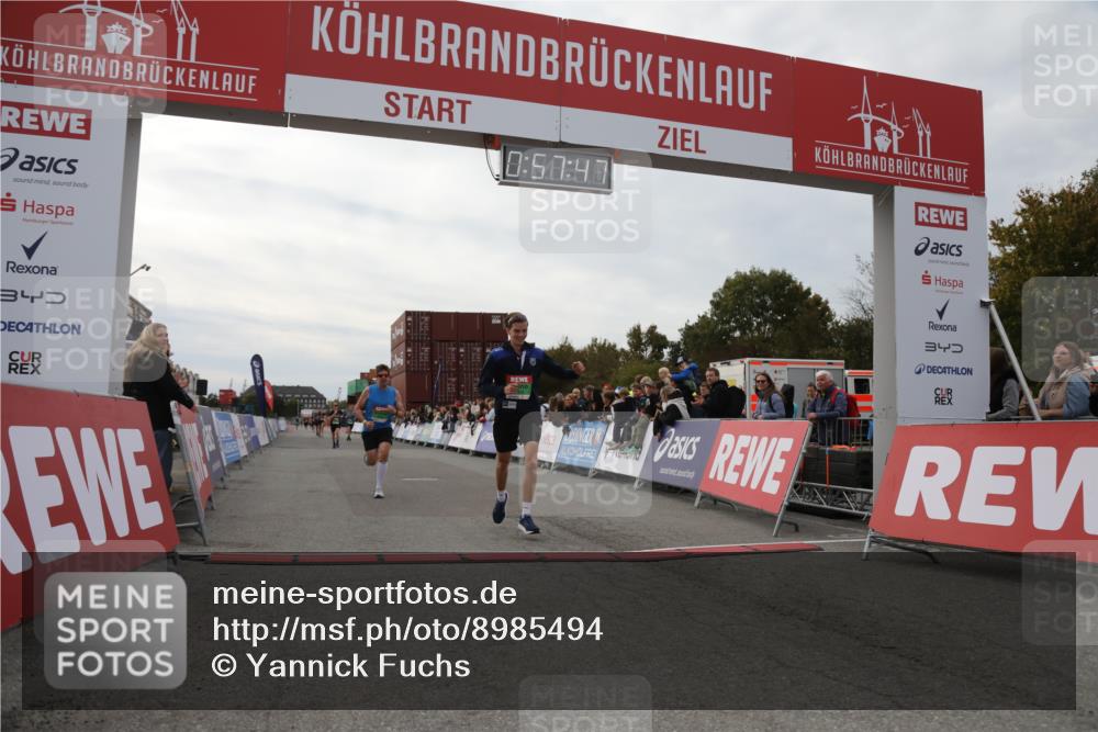 03.10.2025 - Köhlbrandbrückenlauf Yannick Fuchs http://msf.ph/oto/8985494 03.10.2025 15:57:46 Ziel 7082, 7127, 7274, 7570, 8916 meine-sportfotos.de