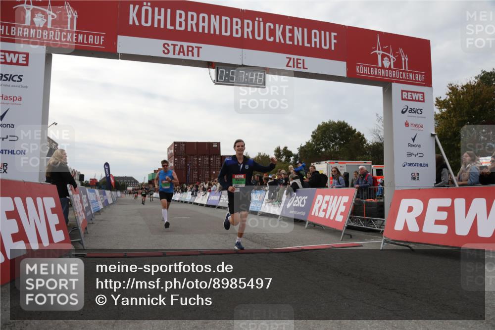 03.10.2025 - Köhlbrandbrückenlauf Yannick Fuchs http://msf.ph/oto/8985497 03.10.2025 15:57:46 Ziel 7082, 7127, 7274, 7570, 8916 meine-sportfotos.de