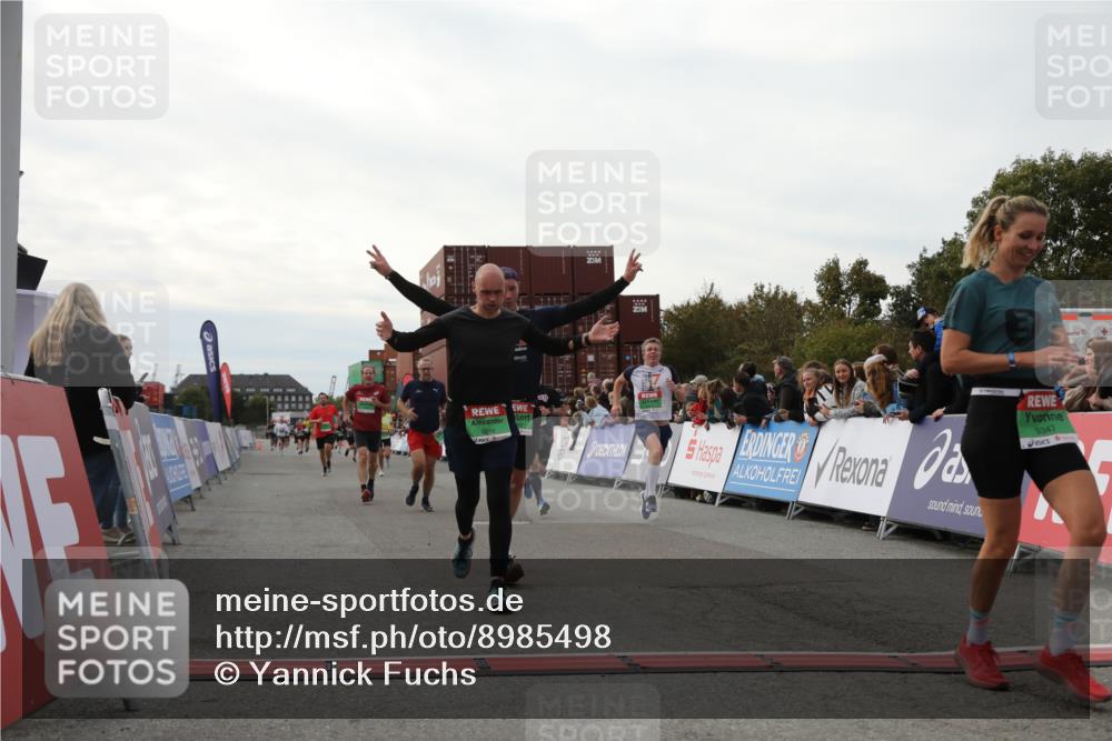03.10.2025 - Köhlbrandbrückenlauf Yannick Fuchs http://msf.ph/oto/8985498 03.10.2025 16:10:15 Ziel 7139, 7217, 7304, 7421, 7437, 8932, 8989, 9347, 9348, 9349 meine-sportfotos.de
