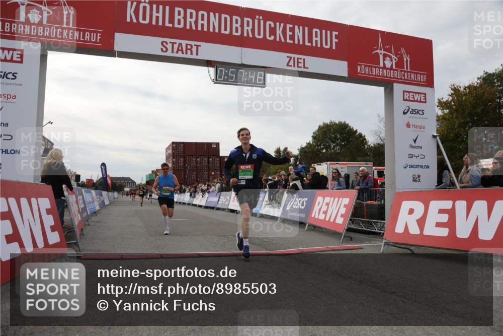 03.10.2025 - Köhlbrandbrückenlauf Yannick Fuchs http://msf.ph/oto/8985503 03.10.2025 15:57:46 Ziel 7082, 7127, 7274, 7570, 8916 meine-sportfotos.de