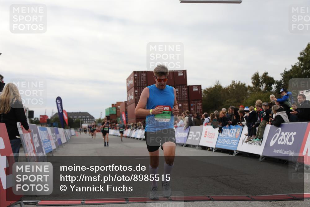 03.10.2025 - Köhlbrandbrückenlauf Yannick Fuchs http://msf.ph/oto/8985515 03.10.2025 15:57:47 Ziel 7051, 7082, 7127, 7131, 7274, 7570, 8916 meine-sportfotos.de
