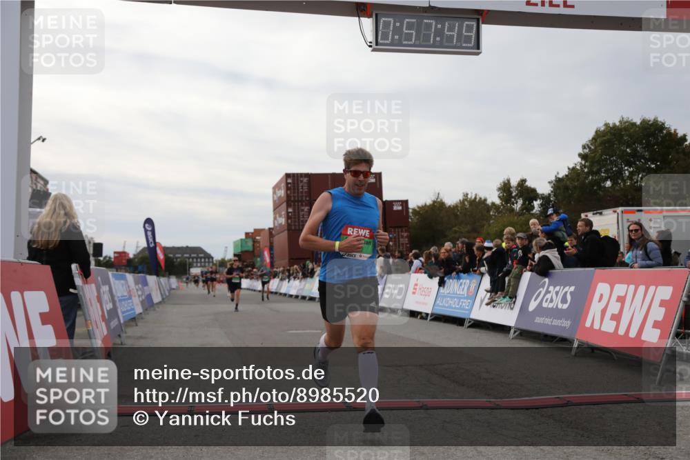 03.10.2025 - Köhlbrandbrückenlauf Yannick Fuchs http://msf.ph/oto/8985520 03.10.2025 15:57:47 Ziel 7051, 7082, 7127, 7131, 7274, 7570, 8916 meine-sportfotos.de