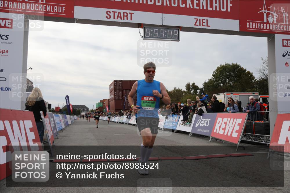 03.10.2025 - Köhlbrandbrückenlauf Yannick Fuchs http://msf.ph/oto/8985524 03.10.2025 15:57:47 Ziel 7051, 7082, 7127, 7131, 7274, 7570, 8916 meine-sportfotos.de