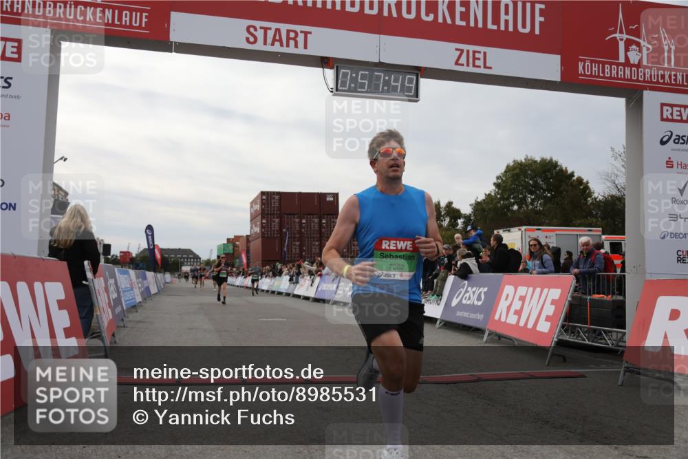 03.10.2025 - Köhlbrandbrückenlauf Yannick Fuchs http://msf.ph/oto/8985531 03.10.2025 15:57:48 Ziel 7051, 7082, 7127, 7131, 7274, 7570, 8916 meine-sportfotos.de