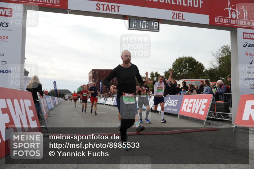 03.10.2025 - Köhlbrandbrückenlauf Yannick Fuchs http://msf.ph/oto/8985533 03.10.2025 16:10:16 Ziel 7139, 7217, 7304, 7421, 8097, 8932, 8989, 9347, 9348, 9349, 9542 meine-sportfotos.de