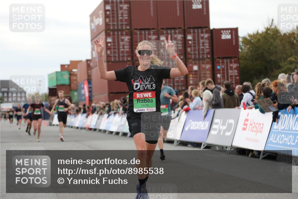 03.10.2025 - Köhlbrandbrückenlauf Yannick Fuchs http://msf.ph/oto/8985538 03.10.2025 15:57:50 Ziel 7051, 7082, 7127, 7131, 7570, 9438 meine-sportfotos.de
