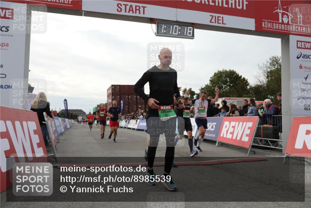 03.10.2025 - Köhlbrandbrückenlauf Yannick Fuchs http://msf.ph/oto/8985539 03.10.2025 16:10:17 Ziel 7139, 7217, 7304, 7421, 8097, 8932, 8989, 9347, 9348, 9349, 9542 meine-sportfotos.de