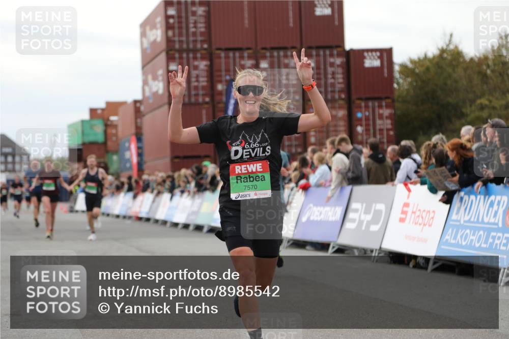 03.10.2025 - Köhlbrandbrückenlauf Yannick Fuchs http://msf.ph/oto/8985542 03.10.2025 15:57:51 Ziel 7051, 7087, 7127, 7131, 7570, 9438 meine-sportfotos.de