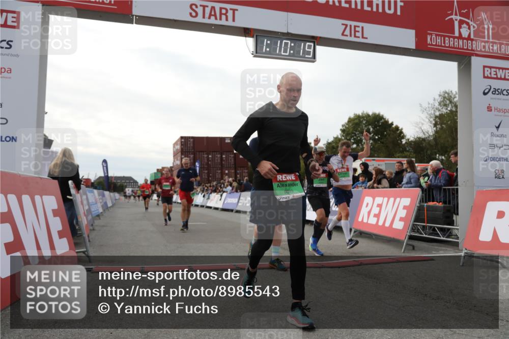 03.10.2025 - Köhlbrandbrückenlauf Yannick Fuchs http://msf.ph/oto/8985543 03.10.2025 16:10:17 Ziel 7139, 7217, 7304, 7421, 8097, 8932, 8989, 9347, 9348, 9349, 9542 meine-sportfotos.de