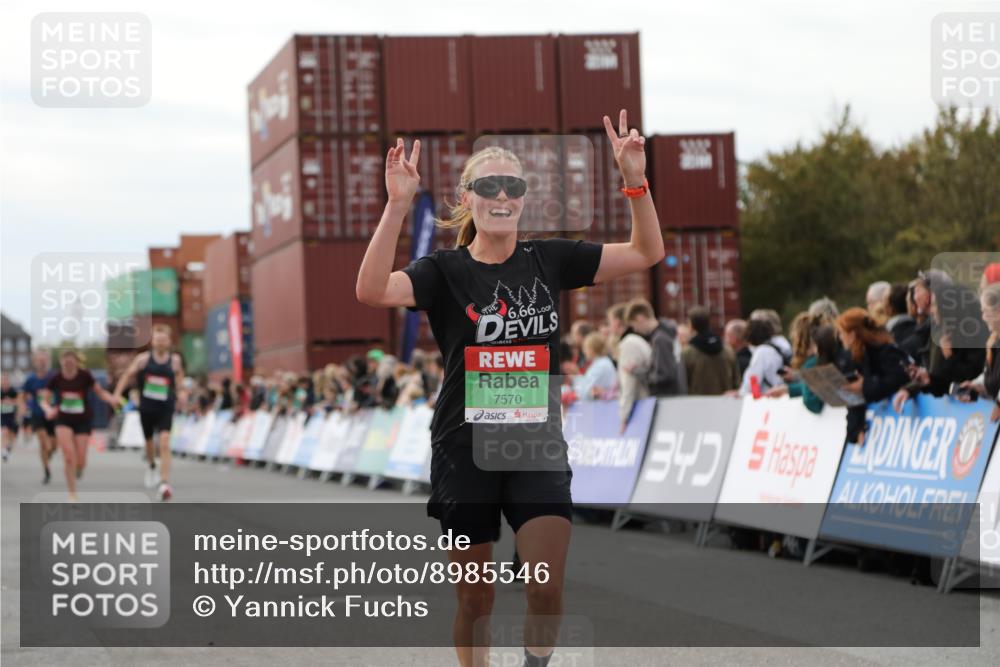 03.10.2025 - Köhlbrandbrückenlauf Yannick Fuchs http://msf.ph/oto/8985546 03.10.2025 15:57:51 Ziel 7051, 7087, 7127, 7131, 7570, 9438 meine-sportfotos.de
