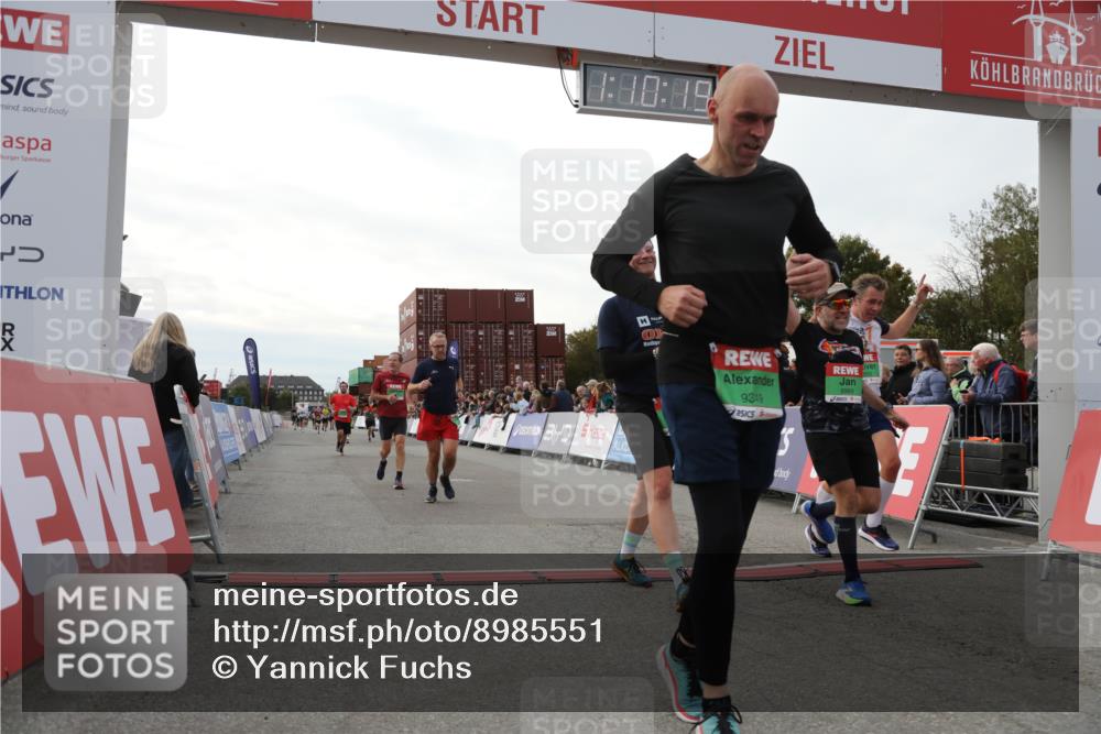 03.10.2025 - Köhlbrandbrückenlauf Yannick Fuchs http://msf.ph/oto/8985551 03.10.2025 16:10:17 Ziel 7139, 7217, 7304, 7421, 8097, 8932, 8989, 9347, 9348, 9349, 9542 meine-sportfotos.de