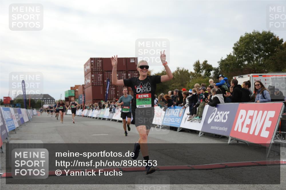 03.10.2025 - Köhlbrandbrückenlauf Yannick Fuchs http://msf.ph/oto/8985553 03.10.2025 15:57:51 Ziel 7051, 7087, 7127, 7131, 7570, 9438 meine-sportfotos.de