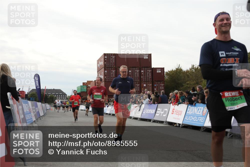 03.10.2025 - Köhlbrandbrückenlauf Yannick Fuchs http://msf.ph/oto/8985555 03.10.2025 16:10:17 Ziel 7139, 7217, 7304, 7421, 8097, 8932, 8989, 9347, 9348, 9349, 9542 meine-sportfotos.de