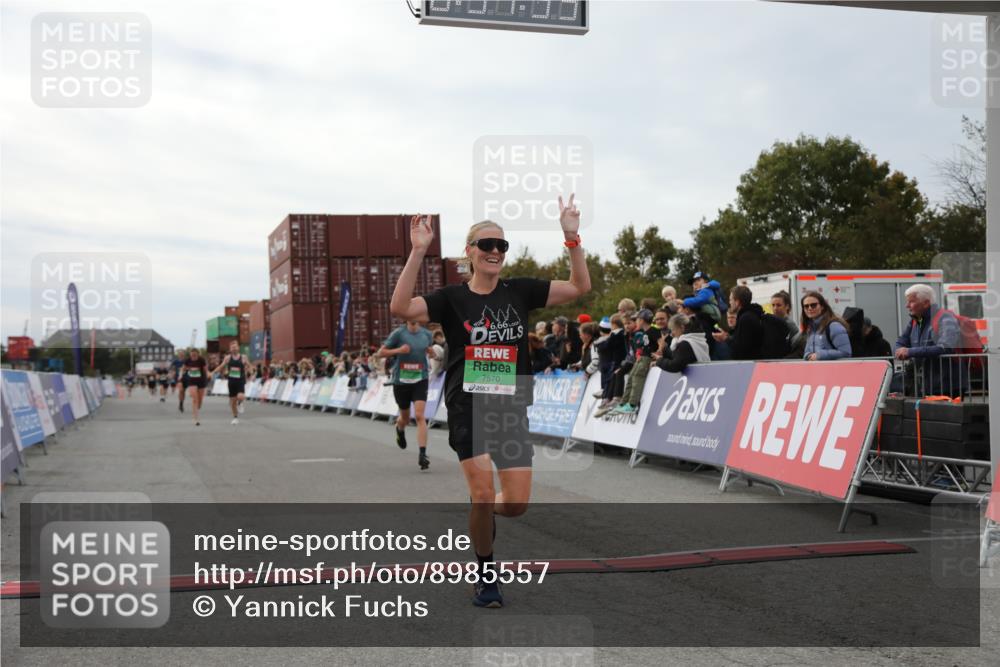 03.10.2025 - Köhlbrandbrückenlauf Yannick Fuchs http://msf.ph/oto/8985557 03.10.2025 15:57:51 Ziel 7051, 7087, 7127, 7131, 7570, 9438 meine-sportfotos.de
