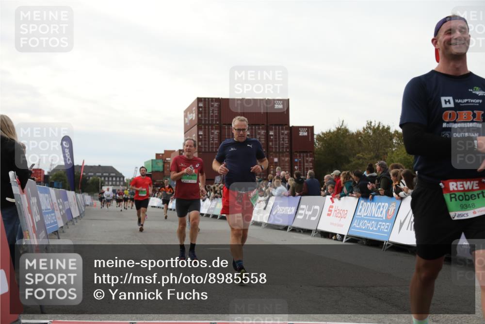 03.10.2025 - Köhlbrandbrückenlauf Yannick Fuchs http://msf.ph/oto/8985558 03.10.2025 16:10:18 Ziel 7139, 7217, 7304, 7421, 8097, 8932, 8989, 9347, 9348, 9349, 9542 meine-sportfotos.de