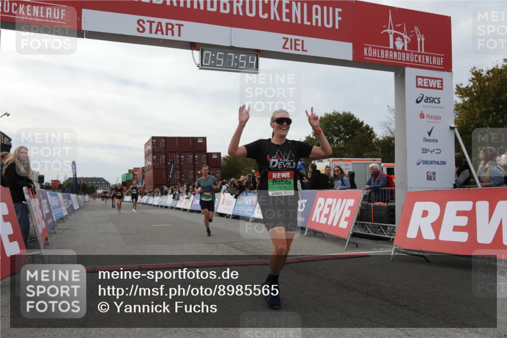 03.10.2025 - Köhlbrandbrückenlauf Yannick Fuchs http://msf.ph/oto/8985565 03.10.2025 15:57:52 Ziel 7051, 7087, 7127, 7131, 7570, 9438 meine-sportfotos.de