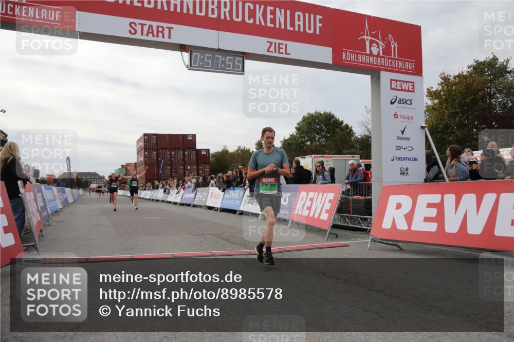 03.10.2025 - Köhlbrandbrückenlauf Yannick Fuchs http://msf.ph/oto/8985578 03.10.2025 15:57:53 Ziel 7051, 7087, 7127, 7131, 7570, 9438 meine-sportfotos.de