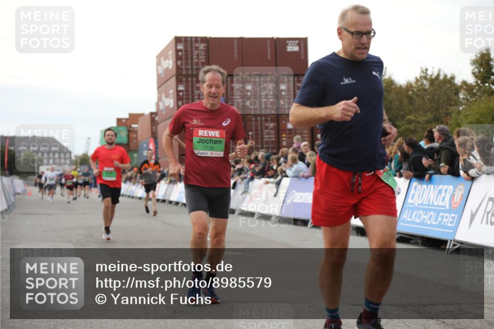 03.10.2025 - Köhlbrandbrückenlauf Yannick Fuchs http://msf.ph/oto/8985579 03.10.2025 16:10:19 Ziel 7139, 7217, 7304, 7421, 8097, 8932, 8989, 9348, 9349, 9542 meine-sportfotos.de