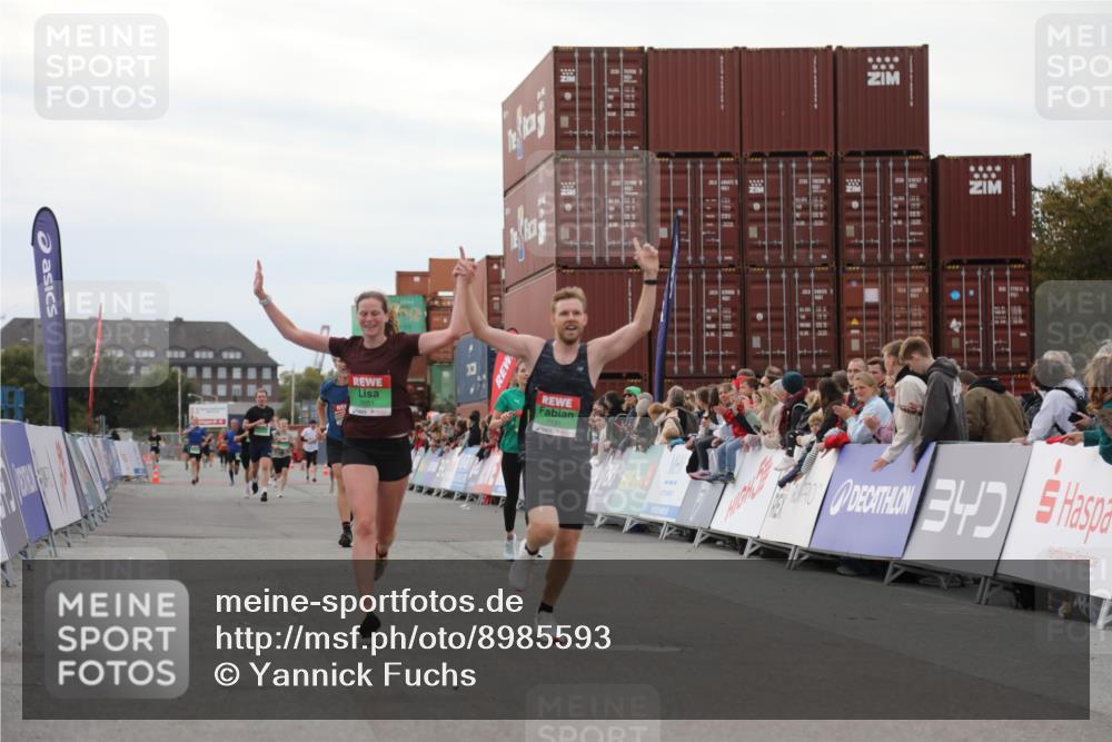 03.10.2025 - Köhlbrandbrückenlauf Yannick Fuchs http://msf.ph/oto/8985593 03.10.2025 15:57:54 Ziel 7051, 7087, 7127, 7131, 7570, 9438 meine-sportfotos.de