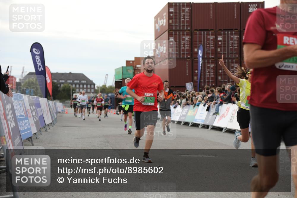 03.10.2025 - Köhlbrandbrückenlauf Yannick Fuchs http://msf.ph/oto/8985602 03.10.2025 16:10:20 Ziel 7139, 7217, 7304, 7421, 7648, 8097, 8932, 8989, 9348, 9542 meine-sportfotos.de