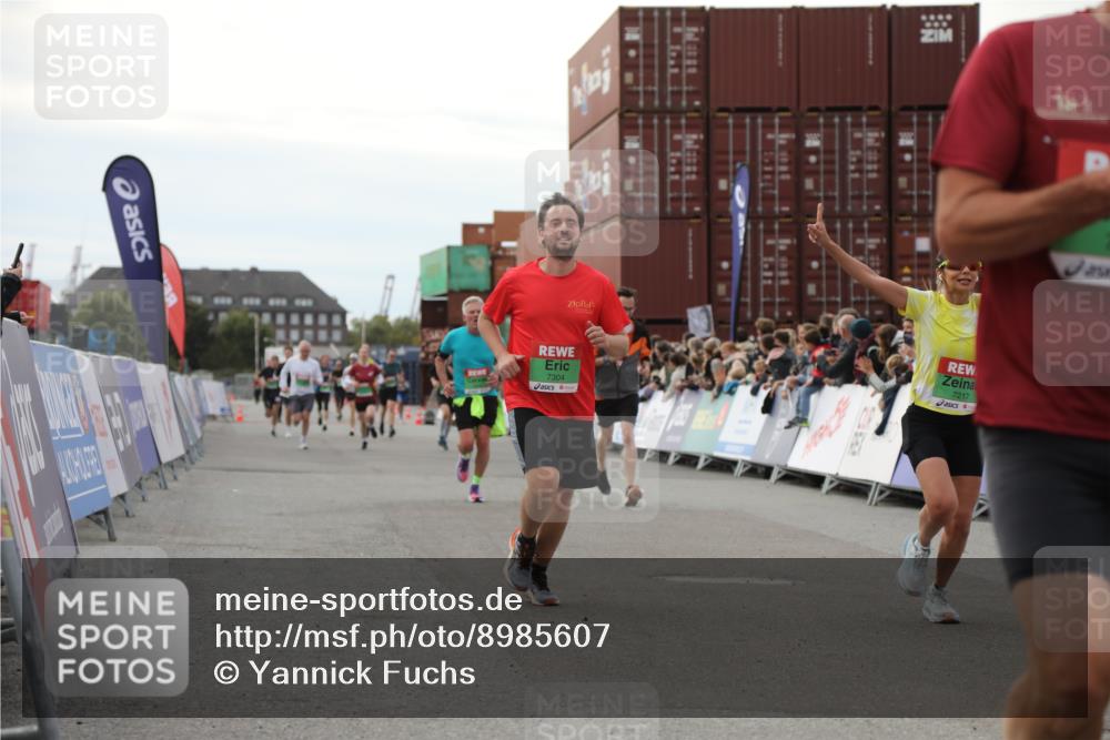 03.10.2025 - Köhlbrandbrückenlauf Yannick Fuchs http://msf.ph/oto/8985607 03.10.2025 16:10:20 Ziel 7139, 7217, 7304, 7421, 7648, 8097, 8932, 8989, 9348, 9542 meine-sportfotos.de