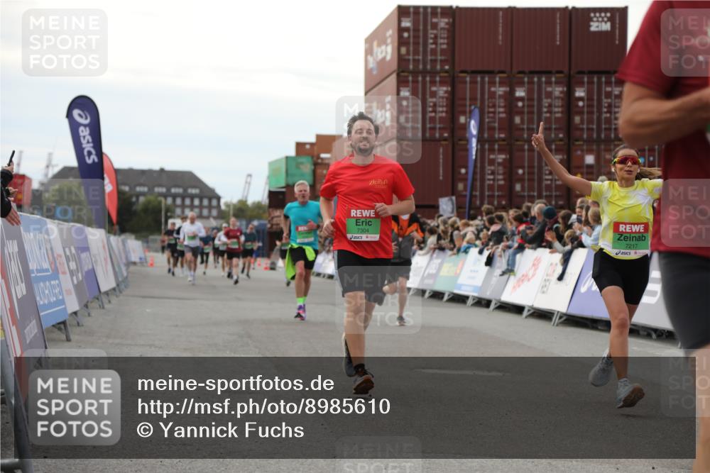 03.10.2025 - Köhlbrandbrückenlauf Yannick Fuchs http://msf.ph/oto/8985610 03.10.2025 16:10:20 Ziel 7139, 7217, 7304, 7421, 7648, 8097, 8932, 8989, 9348, 9542 meine-sportfotos.de