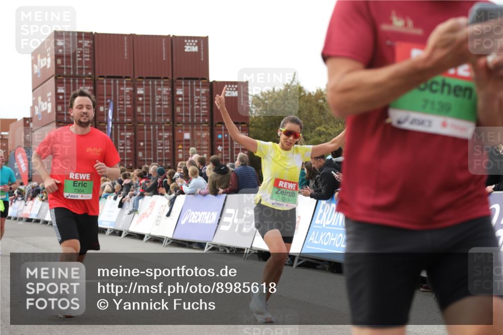 03.10.2025 - Köhlbrandbrückenlauf Yannick Fuchs http://msf.ph/oto/8985618 03.10.2025 16:10:21 Ziel 7139, 7217, 7304, 7421, 7648, 8097, 8932, 9542 meine-sportfotos.de