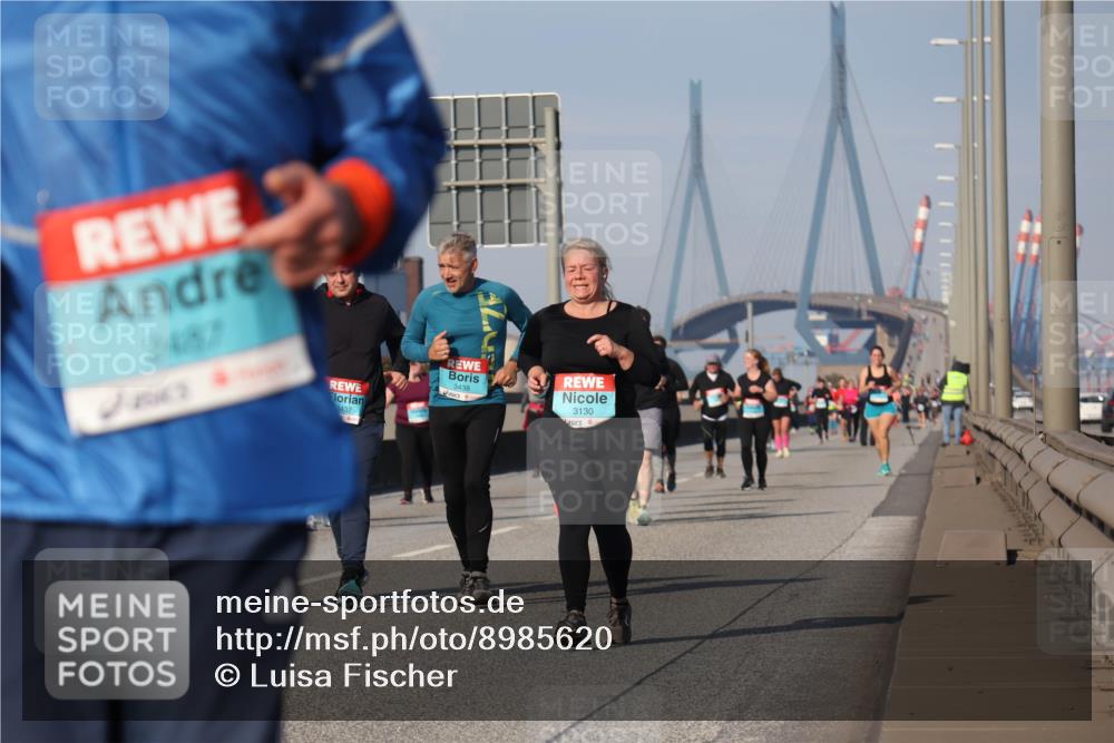 03.10.2025 - Köhlbrandbrückenlauf Luisa Fischer http://msf.ph/oto/8985620 03.10.2025 11:17:18 Position 3 2487, 437, 3438, 3130 meine-sportfotos.de