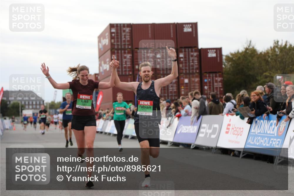 03.10.2025 - Köhlbrandbrückenlauf Yannick Fuchs http://msf.ph/oto/8985621 03.10.2025 15:57:55 Ziel 7051, 7087, 7127, 7131, 7570, 7577, 9438 meine-sportfotos.de