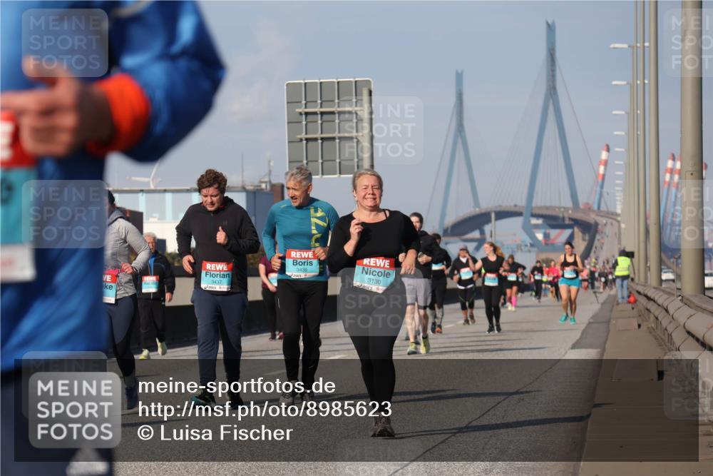 03.10.2025 - Köhlbrandbrückenlauf Luisa Fischer http://msf.ph/oto/8985623 03.10.2025 11:17:19 Position 3 3437, 3438, 3130 meine-sportfotos.de