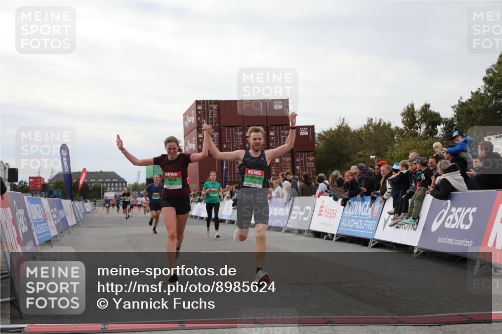 03.10.2025 - Köhlbrandbrückenlauf Yannick Fuchs http://msf.ph/oto/8985624 03.10.2025 15:57:55 Ziel 7051, 7087, 7127, 7131, 7570, 7577, 9438 meine-sportfotos.de