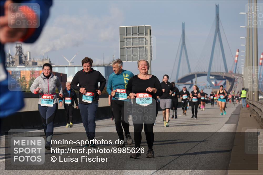 03.10.2025 - Köhlbrandbrückenlauf Luisa Fischer http://msf.ph/oto/8985626 03.10.2025 11:17:19 Position 3 3438, 3442, 3437, 3130 meine-sportfotos.de